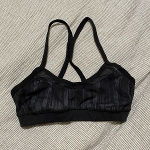 Lululemon y sports bra